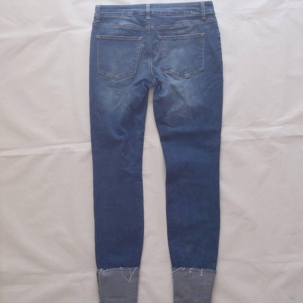🦋 3/$15 - Maurices Distressed Jeans